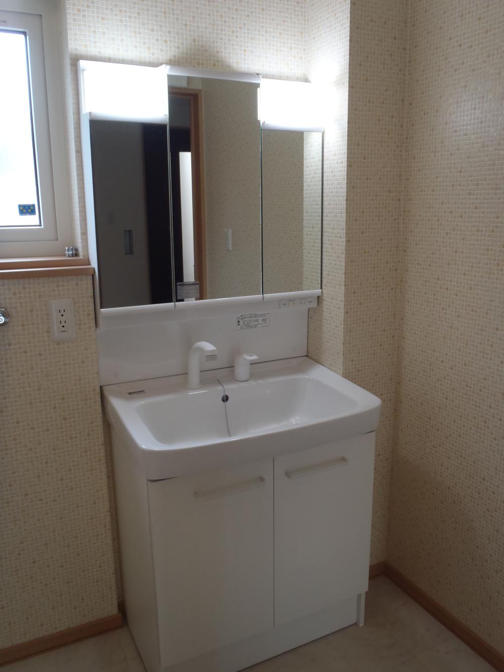 Wash basin, toilet. Local (September 2013) Shooting