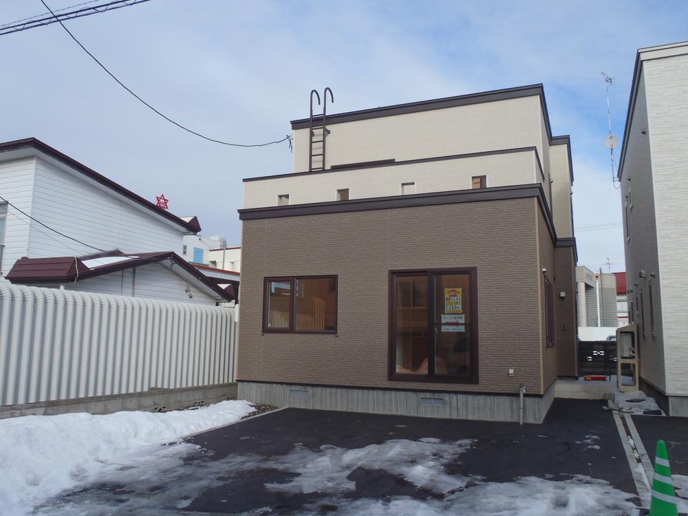 Local appearance photo. Local (12 May 2013) Shooting