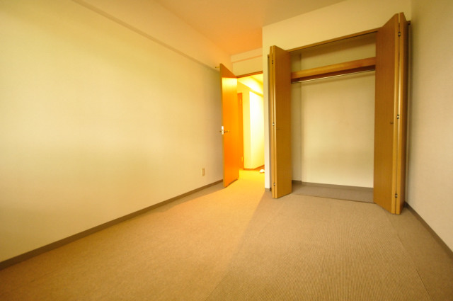 Other room space. Each room has large storage to ☆ 