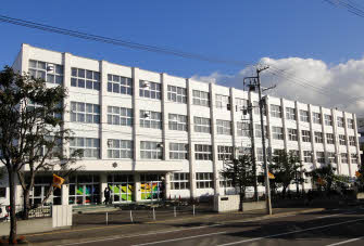 Primary school. 800m to Sapporo Municipal white poplar elementary school (elementary school)