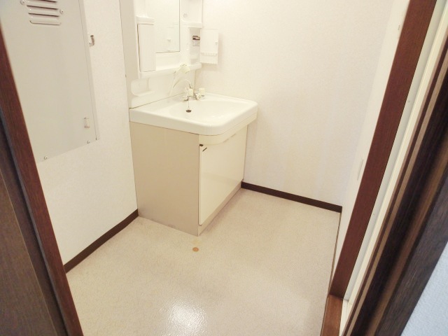 Washroom. Spacious UT