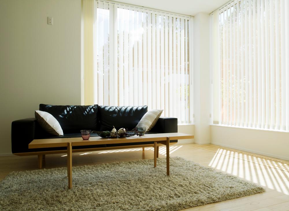 Warm sunshine is comfortable living pouring from the windows of the large opening.