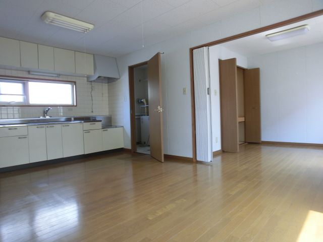 Living and room. Spacious is living ☆