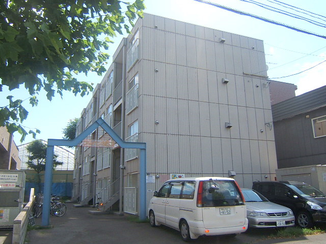 Building appearance. Neighborhood facilities near the station is also enhanced