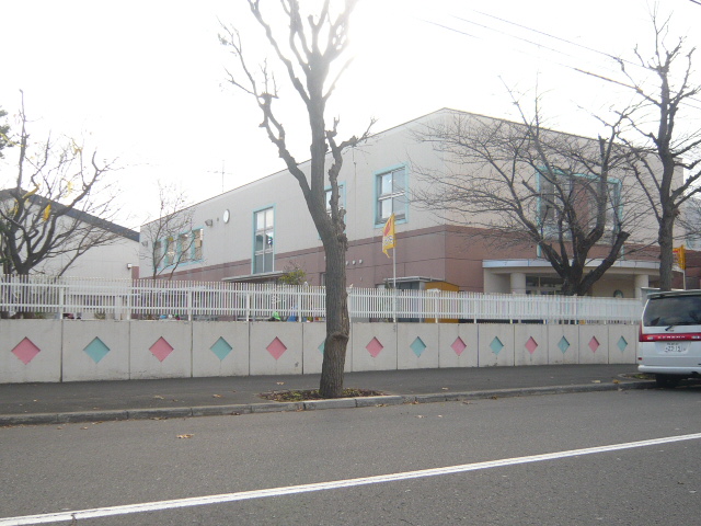 kindergarten ・ Nursery. Sapporo City white poplar kindergarten (kindergarten ・ 1060m to the nursery)