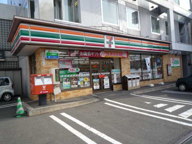 Convenience store. Seven-Eleven North Article 35 store up to (convenience store) 202m