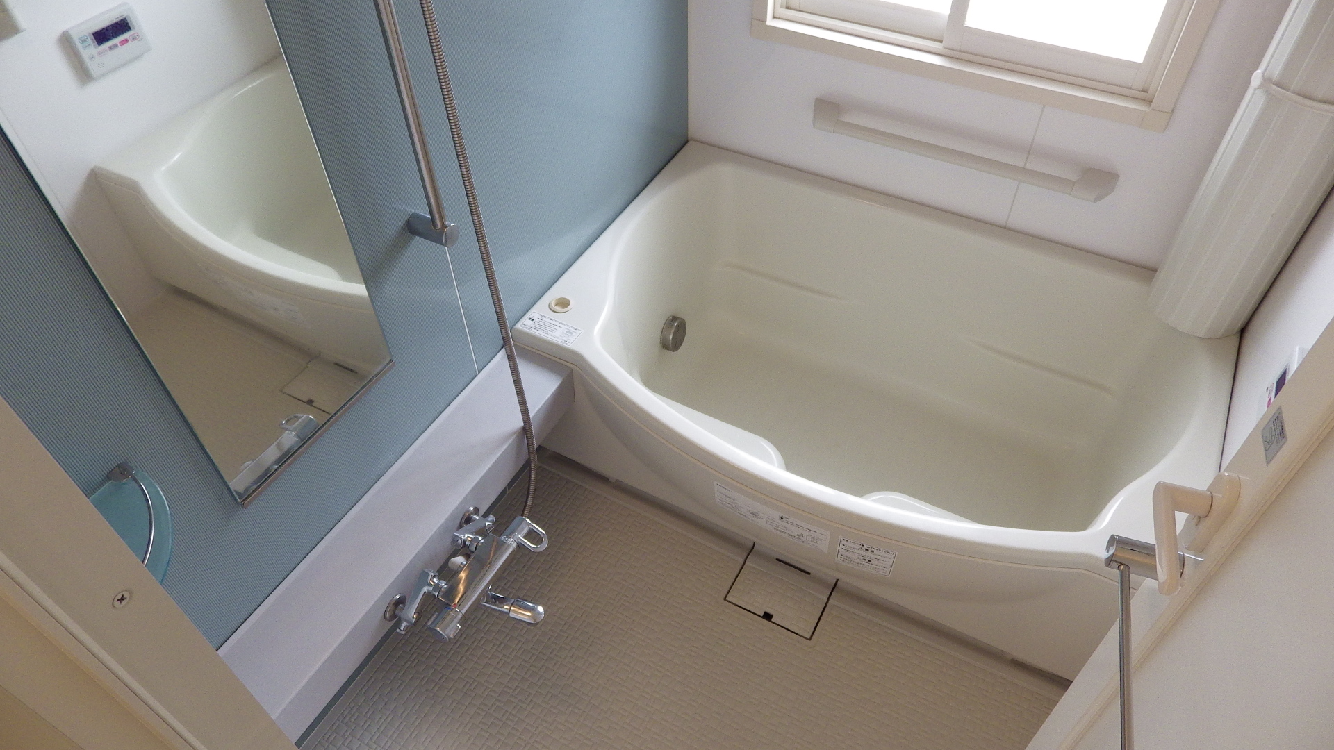 Bath. Bathroom with the reheating ・ Yes window! 