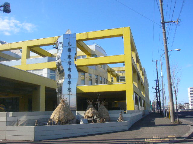 high school ・ College. Private Sapporososei High School (High School ・ National College of Technology) up to 100m
