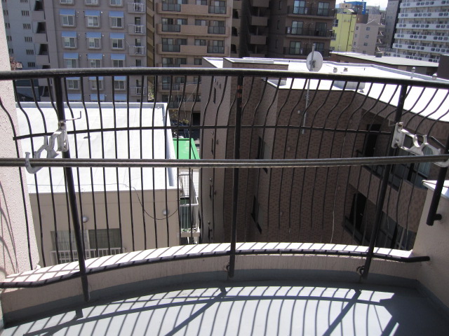 Balcony. Bright balcony facing south ☆ Clothesline is also pleasant