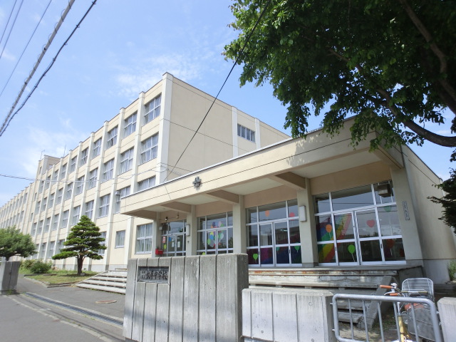 Junior high school. 1410m to Sapporo Municipal Taiping junior high school (junior high school)