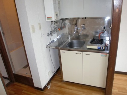 Kitchen. Cute sink. 