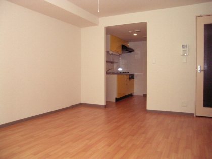 Living and room. It is clean, spacious ☆ 