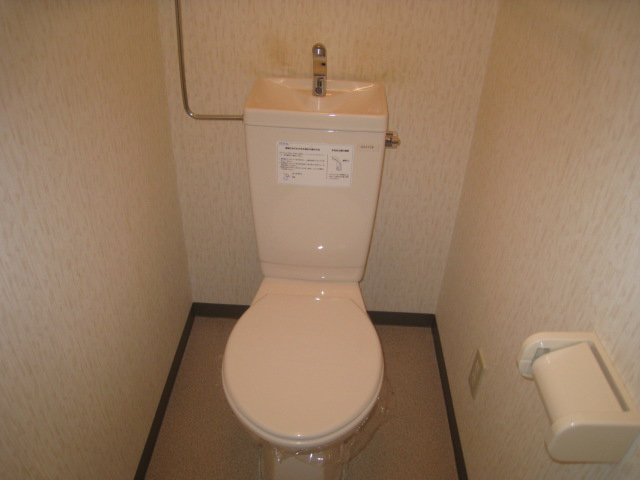 Toilet. Toilet spacious ☆ 