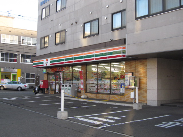 Convenience store. Seven-Eleven North Article 37 store up to (convenience store) 216m