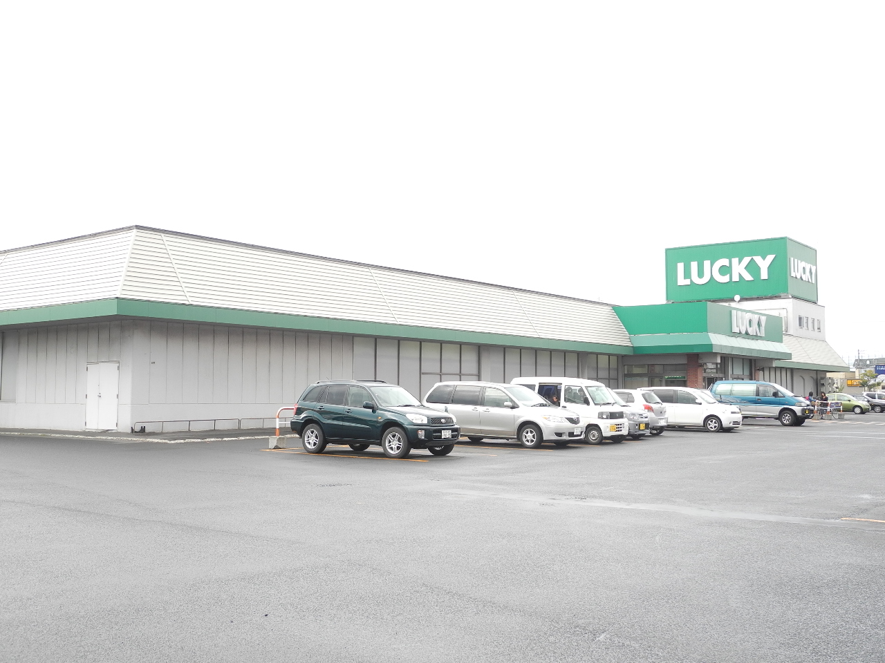 Supermarket. Lucky North Article 49 store up to (super) 1121m