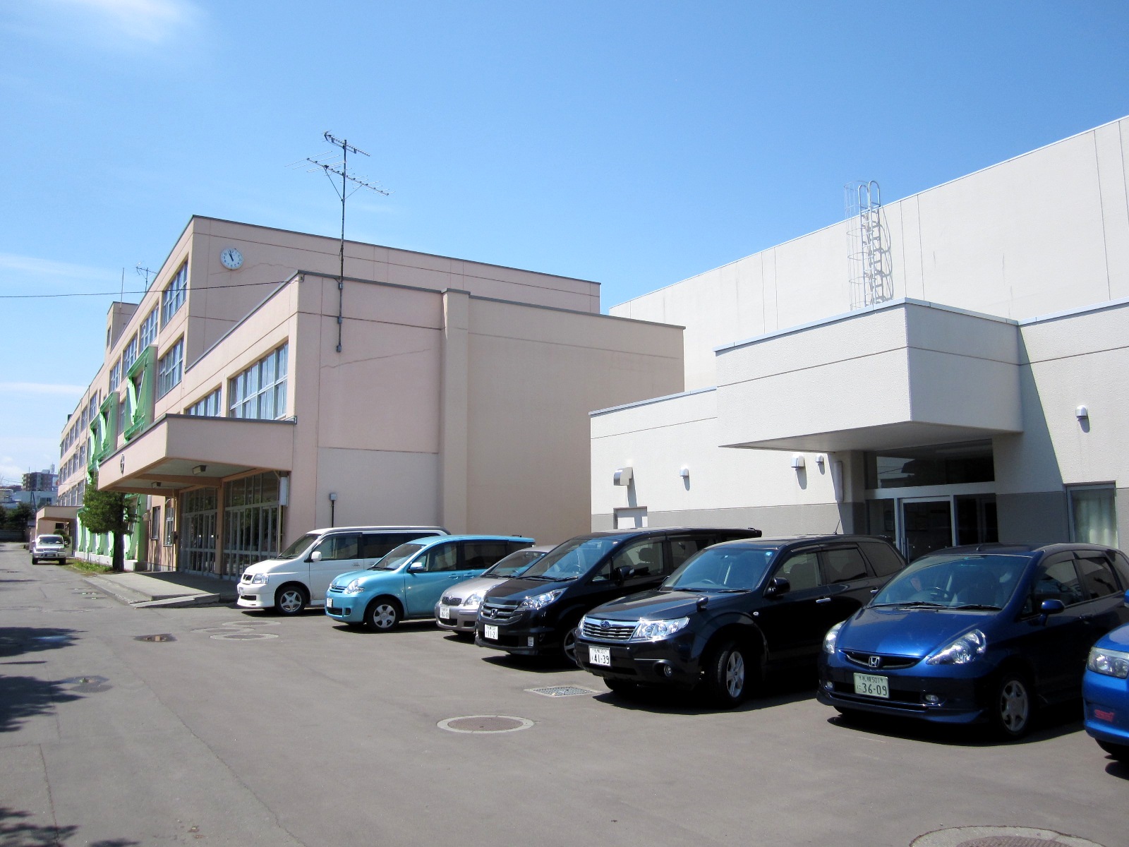 Junior high school. 1760m to Sapporo Municipal Kitano junior high school (junior high school)