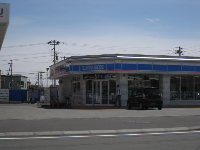 Convenience store. Lawson Sapporo Kitano Article 6 store up (convenience store) 593m