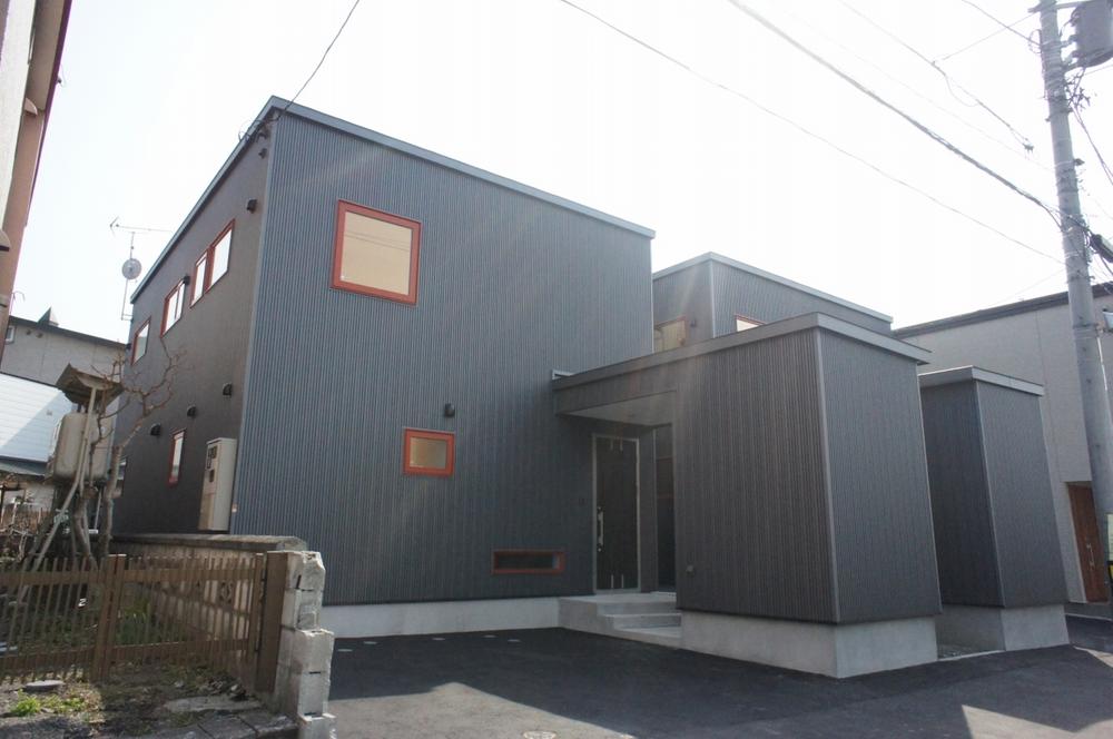 Local appearance photo. Brick color sash to assert the personality of simple modern design and building! Detail is, "Sunpia Search in Sapporo "! It is being published in the blog for further information!