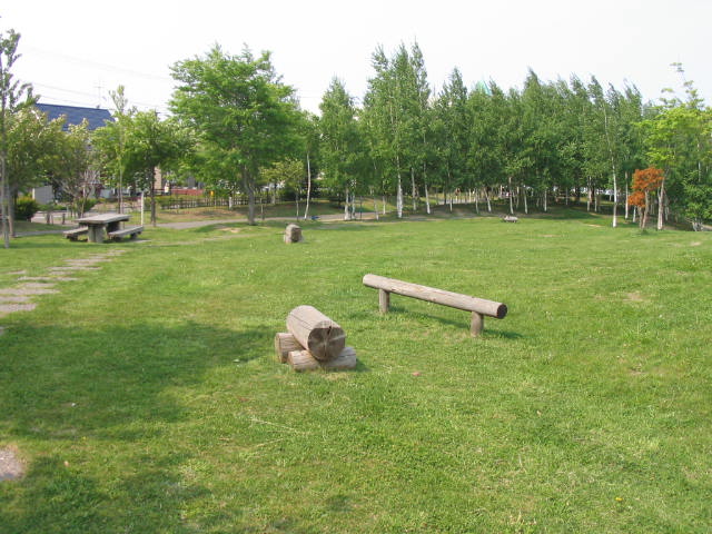 park. 557m until Utsukushigaokanishi park (park)
