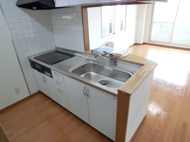 Kitchen. Popular independent ・ Face-to-face kitchen adopted ☆ 