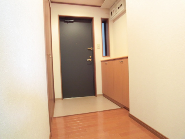 Entrance. Entrance with a large shoe box ☆ 