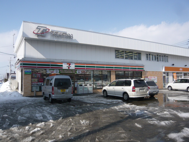 Convenience store. Seven-Eleven Sapporo Kitano Article 3 store up (convenience store) 394m