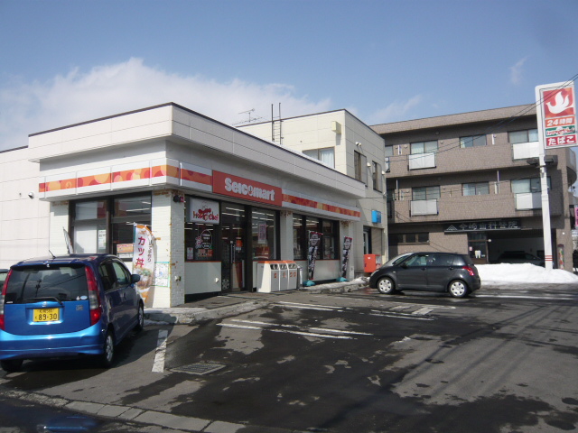 Convenience store. Seicomart Hiraoka Article 4 store up to (convenience store) 619m