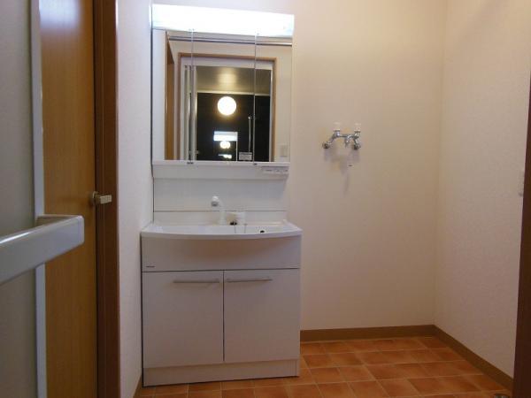 Wash basin, toilet