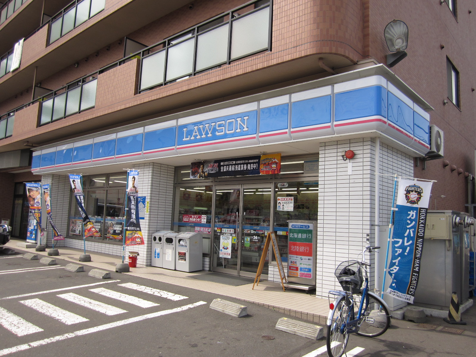 Convenience store. Lawson Sapporokiyota Article 1 store up (convenience store) 749m