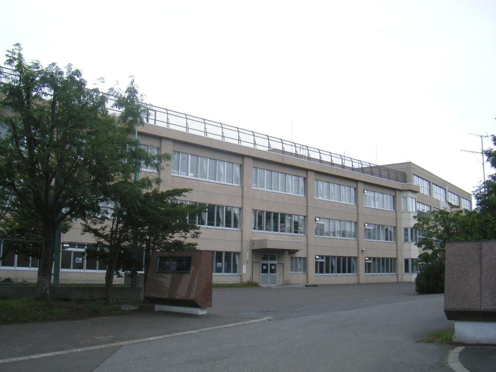 Junior high school. 612m to Sapporo Municipal Kiyota junior high school