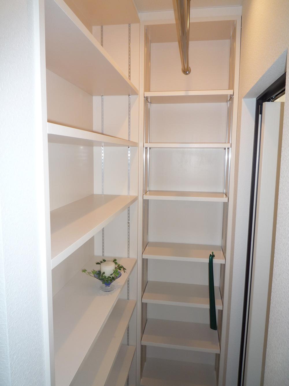 Other introspection. Shoes with a cloak that can store plenty of entrance next to