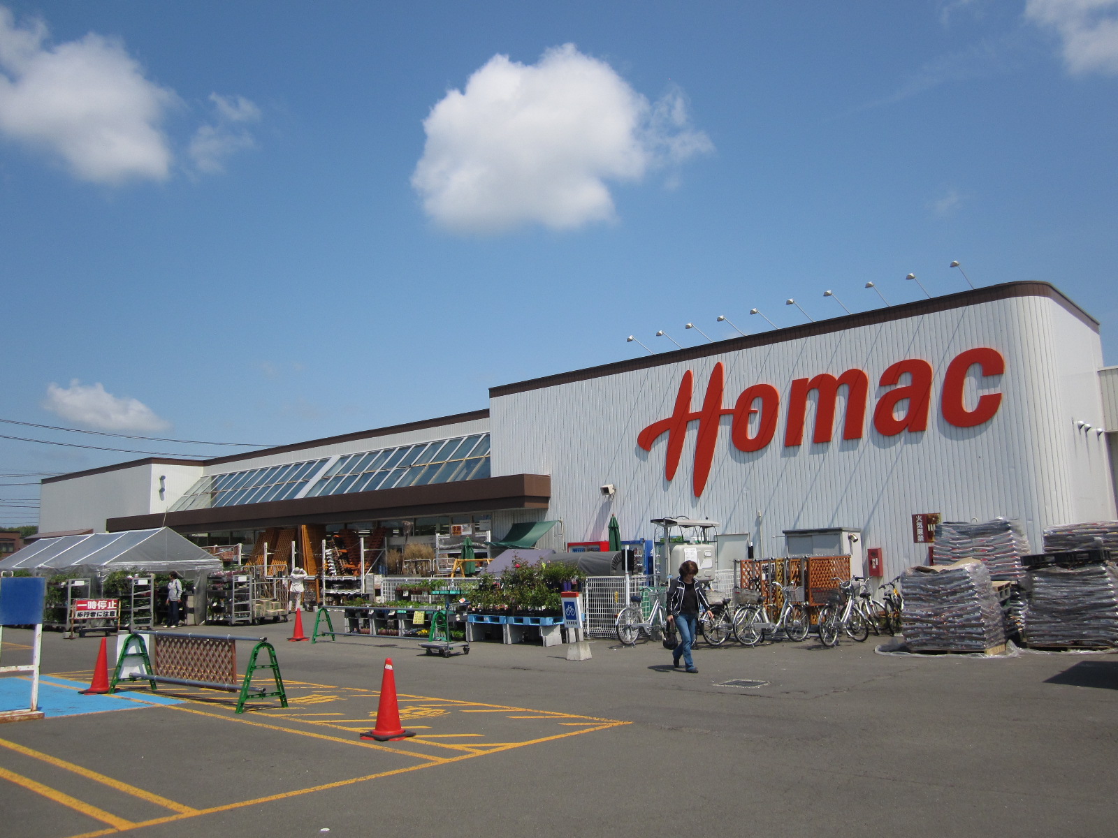 Home center. Homac Corporation Shinei store up (home improvement) 383m