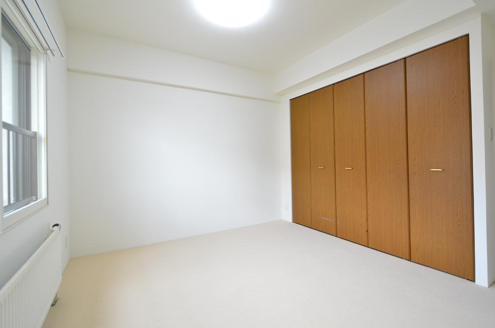  [Western style room] Western-style with a large closet with a storage capacity is 7.2 Pledge space clear of. I'm happy also wide enough to put a double bed.
