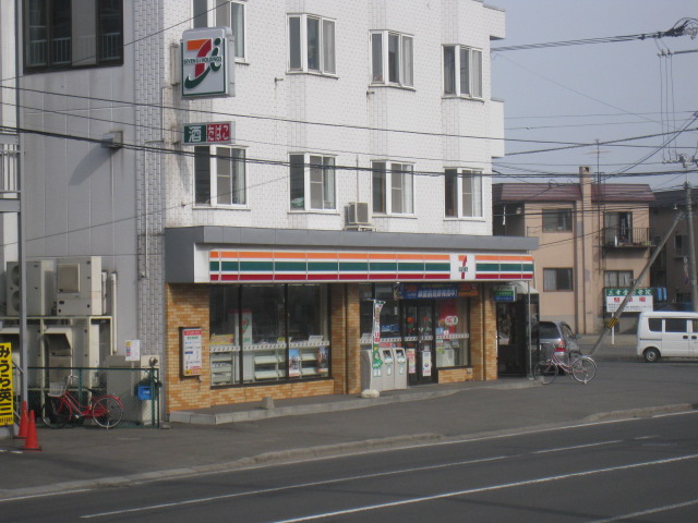 Convenience store. Seven-Eleven Sapporo Kitano Article 6 store up (convenience store) 250m