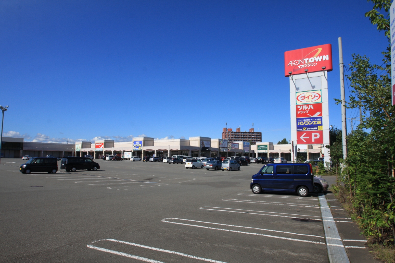 Shopping centre. 671m until ion Town Sapporo Hiraoka store (shopping center)