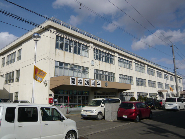 Primary school. 555m to Sapporo City Hiraoka elementary school (elementary school)