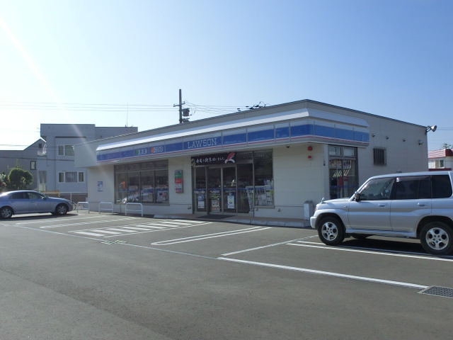 Convenience store. Lawson Sapporo Satozuka Article 1 3-chome up (convenience store) 388m