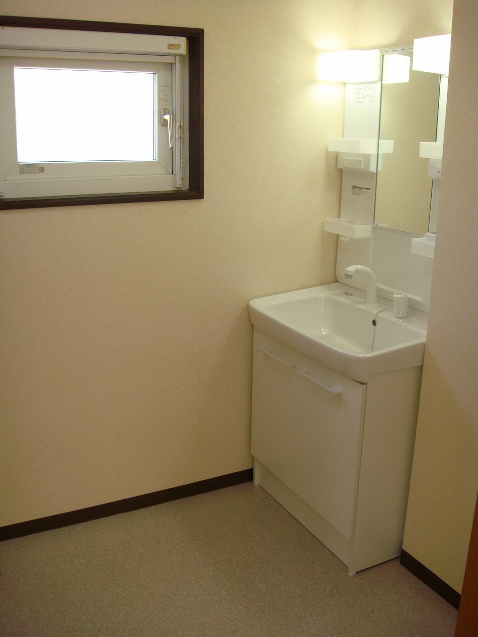 Wash basin, toilet