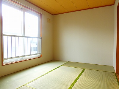 Other room space. Tatami is also very beautiful! 