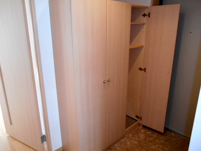 Entrance. Cupboard