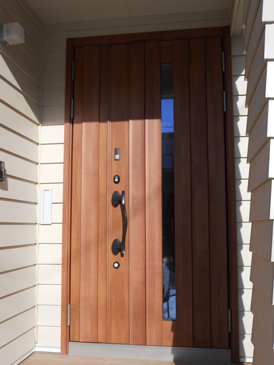 Entrance. Local (12 May 2013) shooting 60mm thick insulation parent-child door.