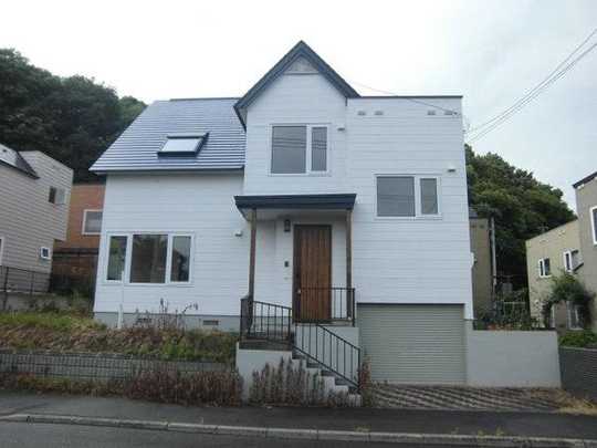 Local appearance photo. Building appearance 2013 May outer wall, Roof Coatings is the work already. 