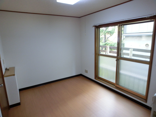 Other room space. Day is nice.