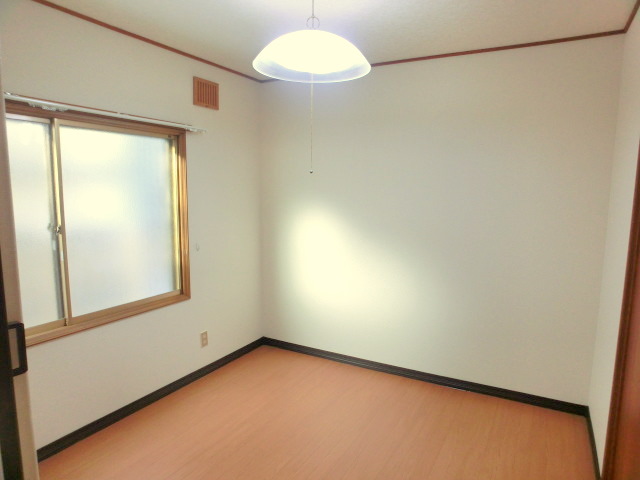 Other room space. Beautiful room.