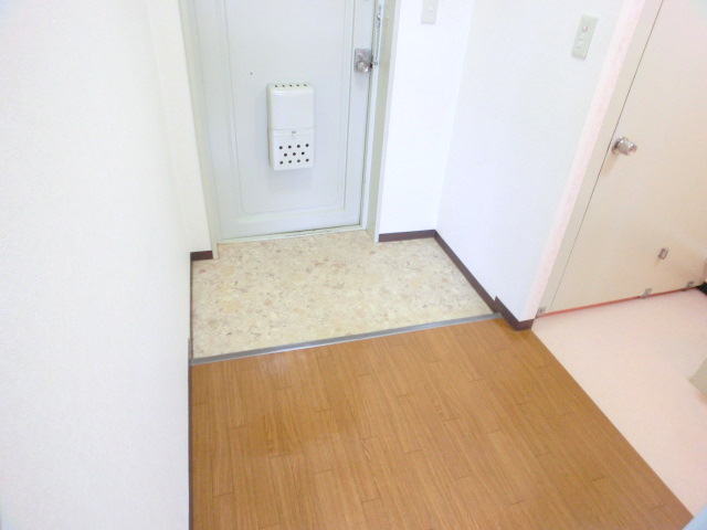 Entrance. Entrance with a sense of openness!