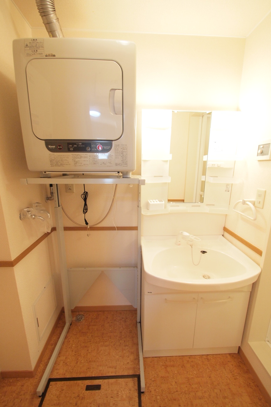 Washroom. Water is around.