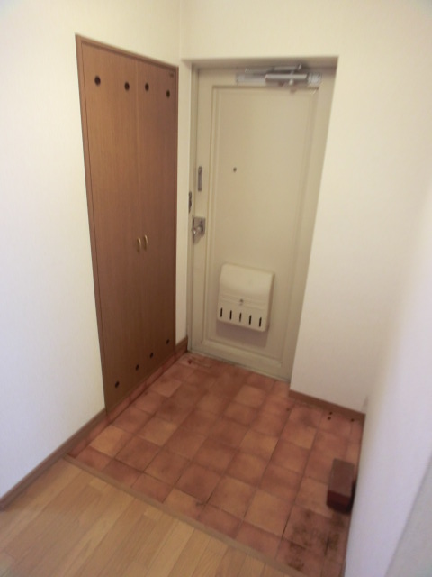 Entrance. There cupboard ☆ 