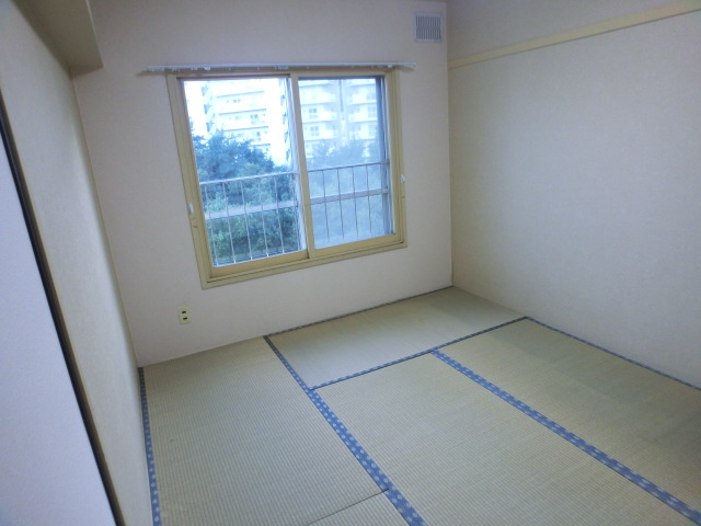 Other room space. Japanese-style room, Also jewels closet! 
