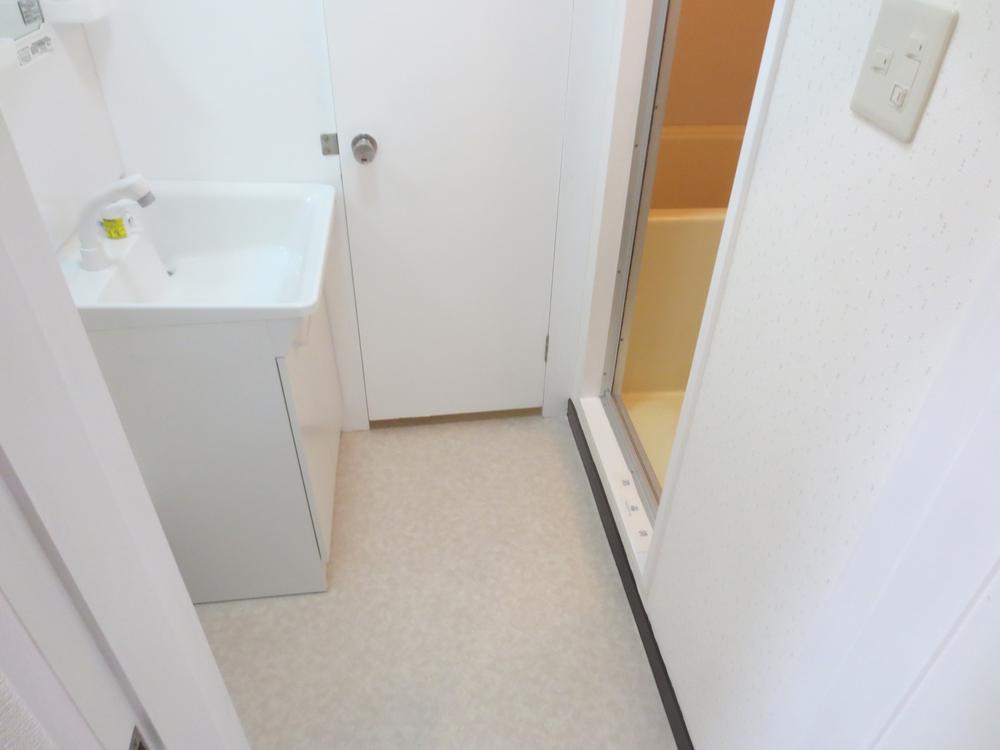 Wash basin, toilet. Sort utility internal cross-lamination, It is very beautiful because live sort C Cushion floor.
