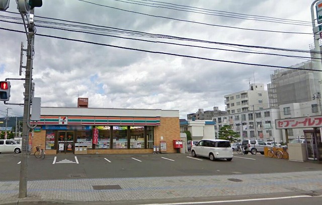 Convenience store. Seven-Eleven Sapporo Sumikawa 3 Article 5-chome up (convenience store) 241m